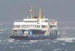 Gökçeada ve Bozcaada feribot seferlerine 'fırtına' engeli