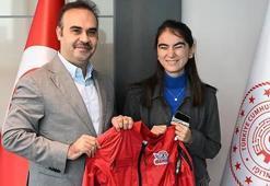 Görme engelli genç girişimci Zülal geliştirdiği teknolojiyle Togg'un gözleri oldu