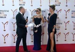 İrem Derici’nin Kırmızı Halıdaki Şıklığı