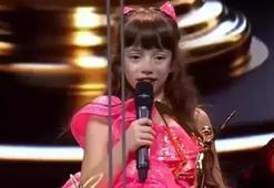 Minik Ada'dan Gazze mesajı! Altın Kelebek'te duygu dolu anlar...