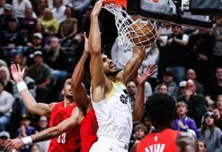 Ömer, NBA'da Utah'ı sırtlıyor