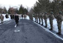 Bakan Güler, Hakkari’deki Dağ ve Komando Tugay Komutanlığında incelemelerde bulundu
