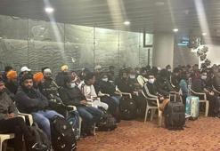 Kaçakçılık şüphesiyle Fransa'da 4 gün tutulan yolcu uçağı Hindistan'a indi