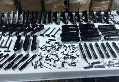 TIR'da 2 bin 420 silah parçası ele geçirildi