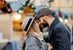 En etkileyici sevgiliye yeni yıl mesajları: Bu mesajlara hayır diyen yok! 2024 sevgiliye özel etkileyici, anlamlı yılbaşı kutlama mesajları