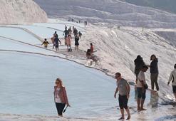 Pamukkale'de 2 milyon 200 bin kişi ile ziyaretçi rekoru