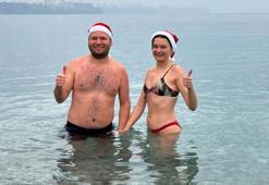 Antalya'da yeni yılın ilk gününde denize girdiler