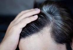 İki malzeme tek çözüm: Beyaz saçlar için deneyen pişman olmuyor! Bir tutamını tavada kızartıp sürün: Tek bir tel beyaz bırakmıyor!