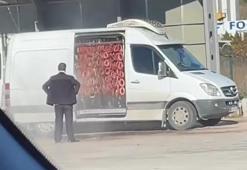 Akaryakıt istasyonunda minibüste sucuk yıkayan 3 kişi gözaltına alındı