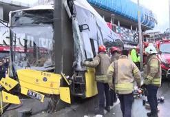 Esenyurt'ta İETT otobüsü direğe çarptı: 5 yaralı