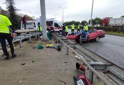 Bariyere çarpan otomobil parçalandı: 2 ölü, 2 yaralı