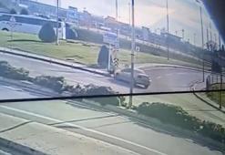 Bakırköy'de şerit değiştirmek isterken trafik polisine çarptı
