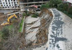 Üsküdar'da istinat duvarı çöktü: Bina boşaltıldı