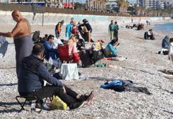 Antalya'da ocak ayı ortasında denize girdiler