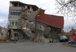 Ümraniye'de metro çalışması sırasında iki bina çöktü