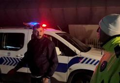 Alkollü arkadaşını almaya gelen sürücü de alkollü çıktı! Polisin sabır sınavı kameralara yansıdı
