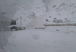 Çukurca- Şırnak Karayoluna çığ düştü