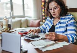 Ev hanımlarına emeklilik toplu ödeme ne kadar 2024, ev kadınlarına emeklilik şartları nelerdir? Ev hanımlarına emeklilik yasası çıktı mı, torba yasada var mı?