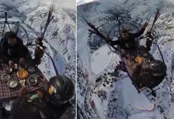 Gökyüzünde kahvaltı keyfi! Çılgın paraşütçü sosyal medyada viral oldu