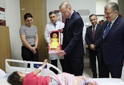 Cumhurbaşkanı Erdoğan açılışını yaptığı hastanede tedavi gören çocukları ziyaret etti