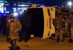Çevik Kuvvet midibüsü devrildi: 11 polis yaralı