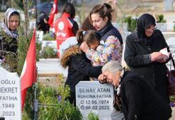 Mezarlıklarda herkes göz yaşlarına boğuldu
