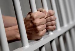 Mahkum cezaevinde yatağını ateşe verdi; 27 kişi dumandan etkilendi