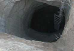 Defineciler tarihi eser bulma hayaliyle 30 metre kuyu kazdı