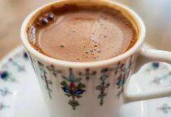 Türk kahvesinin çabuk bayatlamaması için elzem tüyo - İçine 2 tane atın, aylarca taze kalsın!