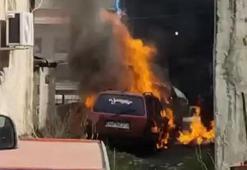 Rize'de 2 otomobil park halindeyekn alev alev yandı