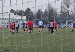 Amatör futbolcuların antrenmanda korku dolu anlar! Saha aydınlatmaları alev aldı