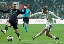 Beşiktaş-Galatasaray derbisinin gizli kahramananı! Maçın ardından ağır eleştiri ve övgü: Bu adamı hangi akıl transfer etti?