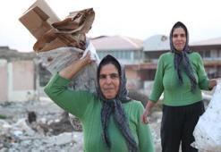 2 evladını karton toplayarak okutan fedakar anne, erkeklere taş çıkartıyor! "Kadınlar her şeyi yapar"