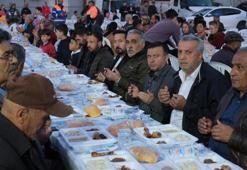 Büyükşehir her gün bir mahallede iftar sofrası kuruyor! "Ayrıştırmaya çalışanlara uymuyoruz"