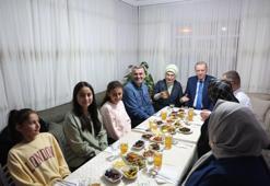 Cumhurbaşkanı Erdoğan iftarda vatandaşın evine misafir oldu