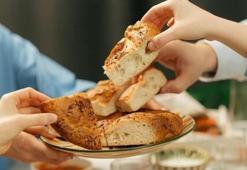 İftara ne pişirsem - 4: Ramazan'ın dördüncü günü iftar sofrasında Mercimek, Ispanaklı Tavuk Dolma, gavurdağı salatası var! Tatlı da şekerpare...