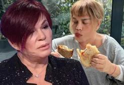 Emel Müftüoğlu, Sezen Aksu'nun yemek yediği anları paylaştı! Bileğindeki hastane künyesi korkuttu