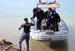 Deniz bisikletiyle gölde mahsur kalan gençleri sualtı polisleri kurtardı! "Hava bir anda patladı"