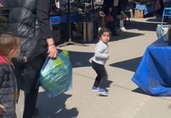 Bebek arabasından firar etti, emniyeti peşine takarak pazarı karıştırdı