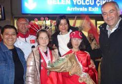 Dünya şampiyonu Selin Naz ve Nilsu'ya coşkulu karşılama! Büyük gurur yaşadı