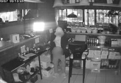 Kasadaki paraları çaldıktan sonra dükkan ortasına tuvaletini yaptı