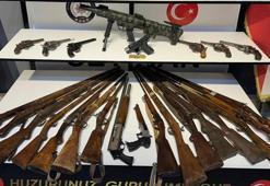 Seyhan polisi barda 25 ruhsatsız silah ele geçirdi! Cephanelik çıktı