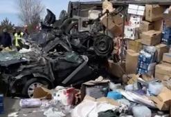 Tır otomobilin üzerine devrildi: 4 ölü, 3 yaralı