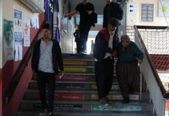Kozan’da tarihi okullarda seçim heyecanı yaşanıyor
