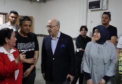 Adana Valisi oy kullanmak için sıraya girdi