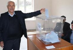 7 hane ve 18 seçmenin bulunduğu köyüne 7'nci kez muhtar oldu