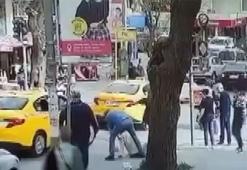 İstanbul'da  taksiciyle yayanın kavgası kameralara yakalandı!