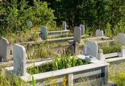 Arefe günü mezar ziyareti neden yapılır? Ölüye bir faydası var mı? İslam'da mezar ziyareti var mı?
