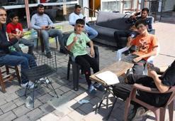 Banka sırası değil, tıraş kuyruğu! "Sıranın gelmesi 2 saati buluyor"