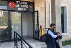Eşini sokak ortasında bıçakladı! Adliyeye sevk edildi